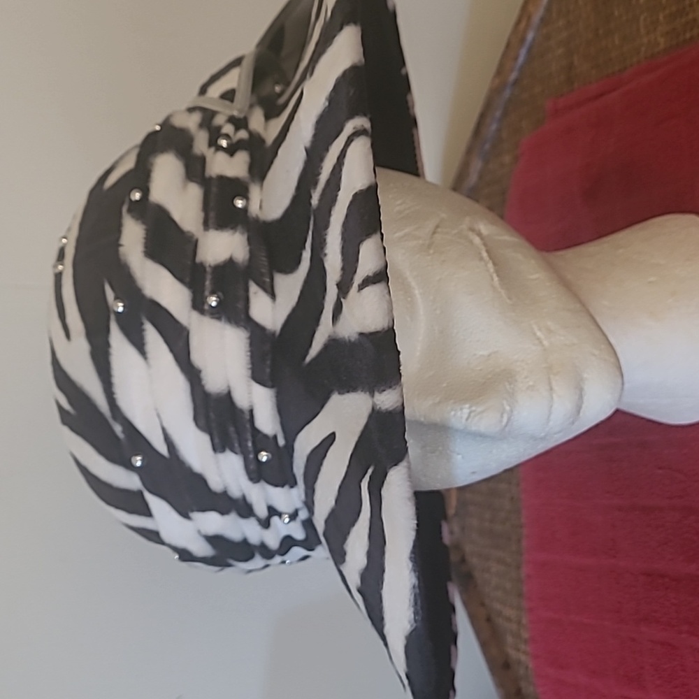 Mr. Hi's Classic Hat 👒
